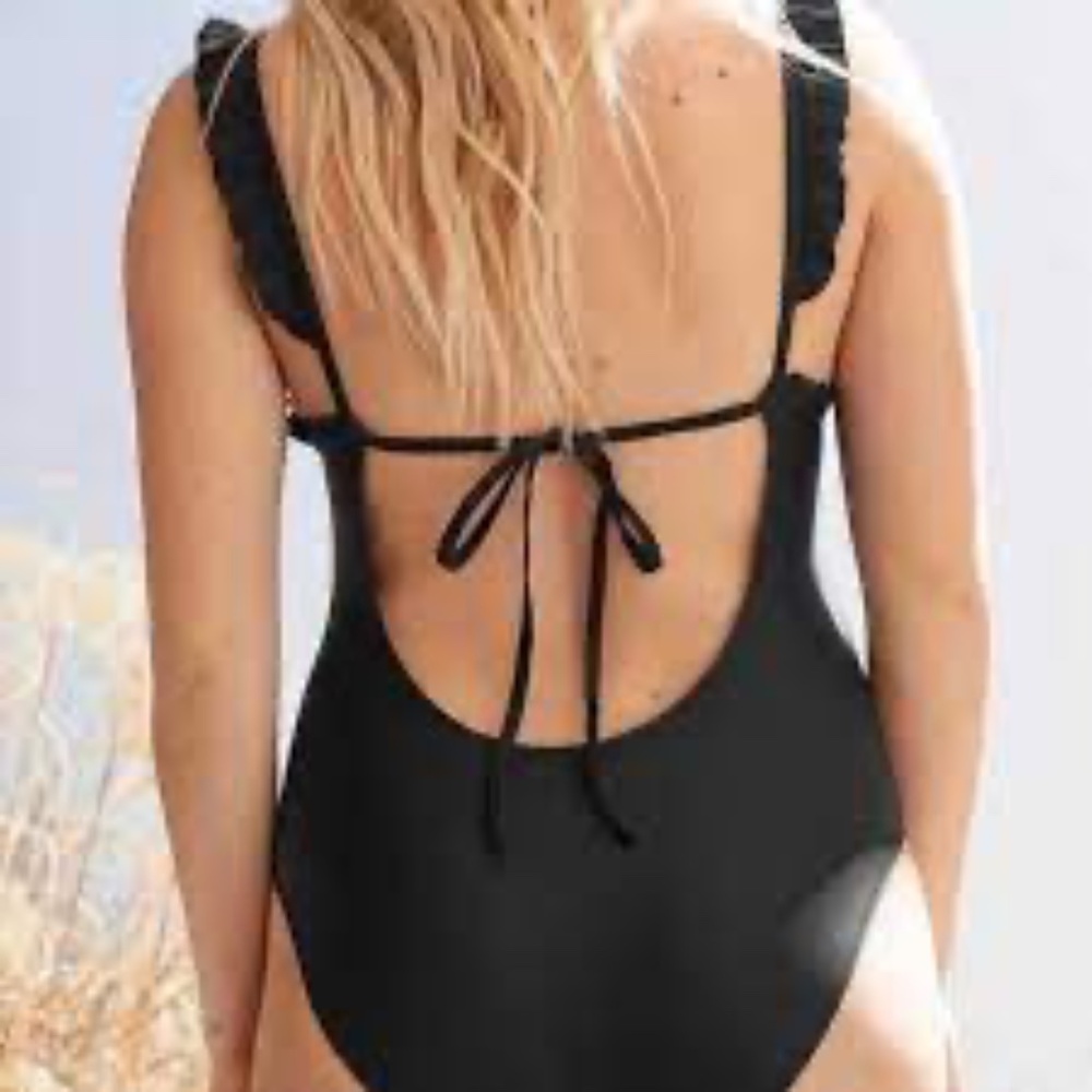 Aerie One Piece Swimsuit Size Large Black Ruffle Scoop Full Coverage Vacation